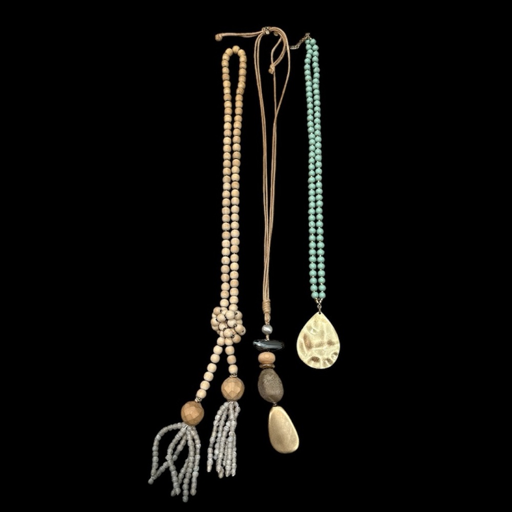Bundle of three necklaces!!